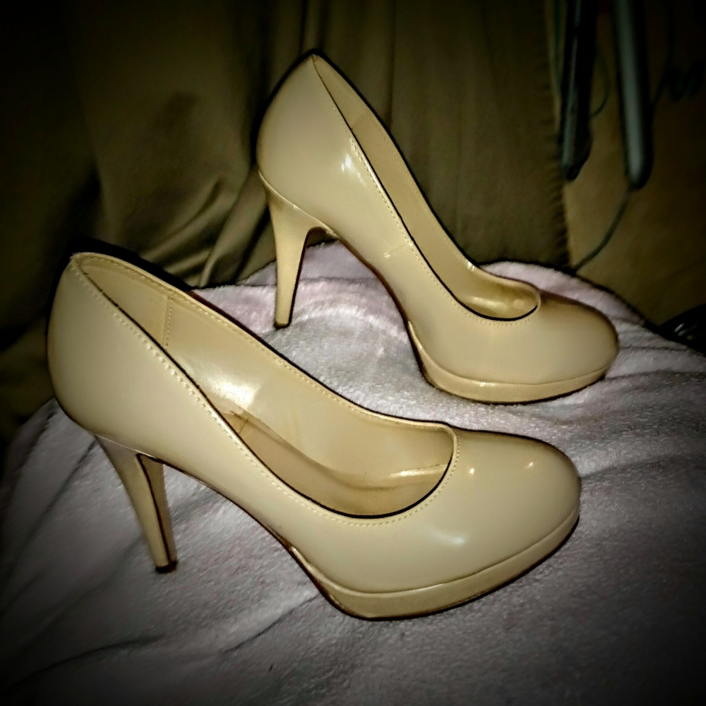 Gently Used 8 1/2 Nude Platforms Stilettos!!!